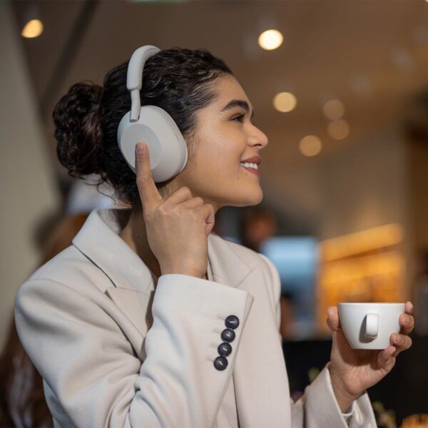 Sony WH-1000XM5 Best Active Noise Cancelling Wireless Bluetooth Over Ear Headphones with Mic for Clear Calling,Battery Life 30 Hours -White